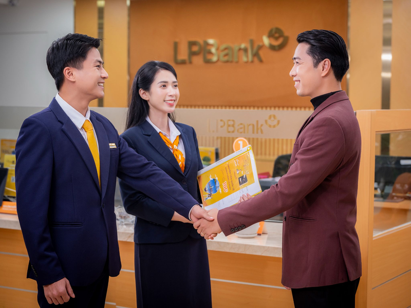 Nhờ thu giúp người bán kiểm soát bộ chứng từ và yêu cầu ngân hàng thu tiền từ người mua theo đúng điều kiện đã thỏa thuận.