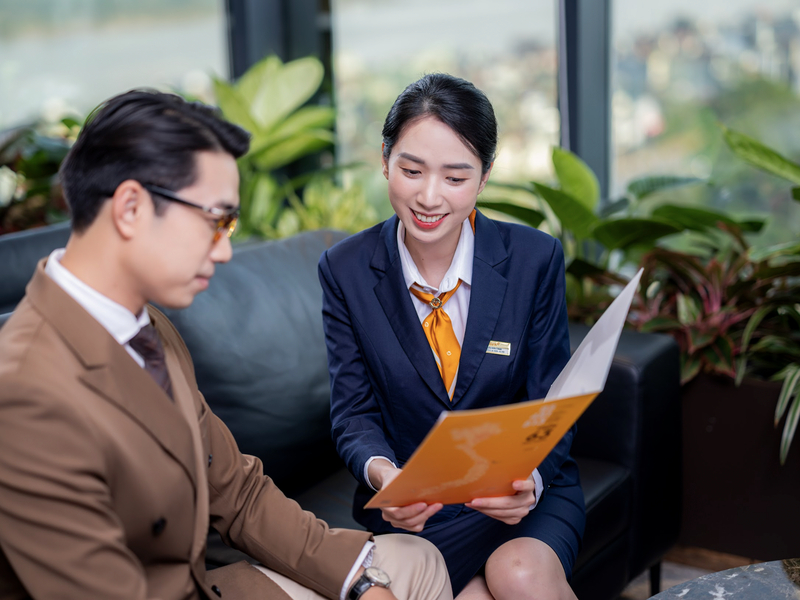 Nhân viên ngân hàng có thể tư vấn kế hoạch tài chính giúp khách hàng sử dụng khoản vay hiệu quả