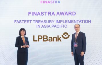 Bà Nguyễn Ánh Vân – Phó Tổng Giám đốc LPBank nhận giải Ngân hàng “Triển khai hệ thống Kondor Treasury nhanh nhất Châu Á - Thái Bình Dương”