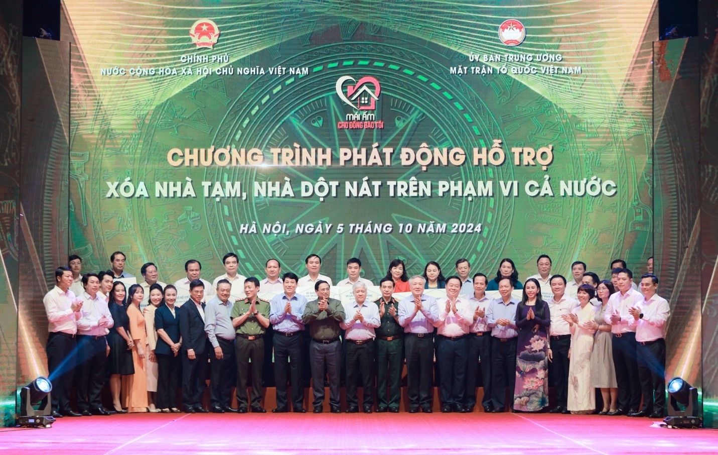 Đại diện LPBank tham gia chương trình phát động hỗ trợ xoá nhà tạm, nhà dột nát trên phạm vi cả nước do Chính phủ và Ủy ban Trung ương MTTQ Việt Nam phát động