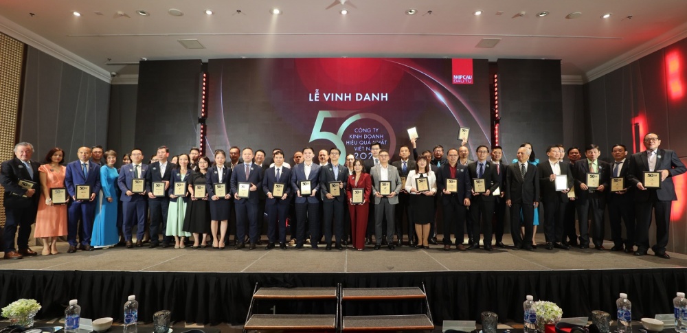 Đây là năm thứ 2 liên tiếp LPBank được vinh danh trong danh sách 50 doanh nghiệp kinh doanh hiệu quả